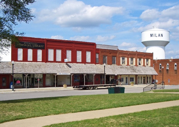 English: Milan, Missouri, view of a East 2nd Street on the town square with water tower