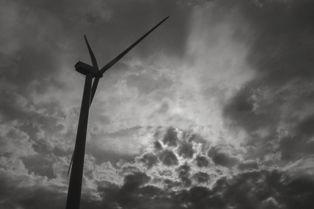 A turbine on the Rolling Hills Wind Farm in Wilson, Kansas. (Brad Austin | Flatland)