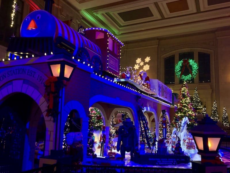 Union Station Completes Family Scrapbook with Holiday Reflections