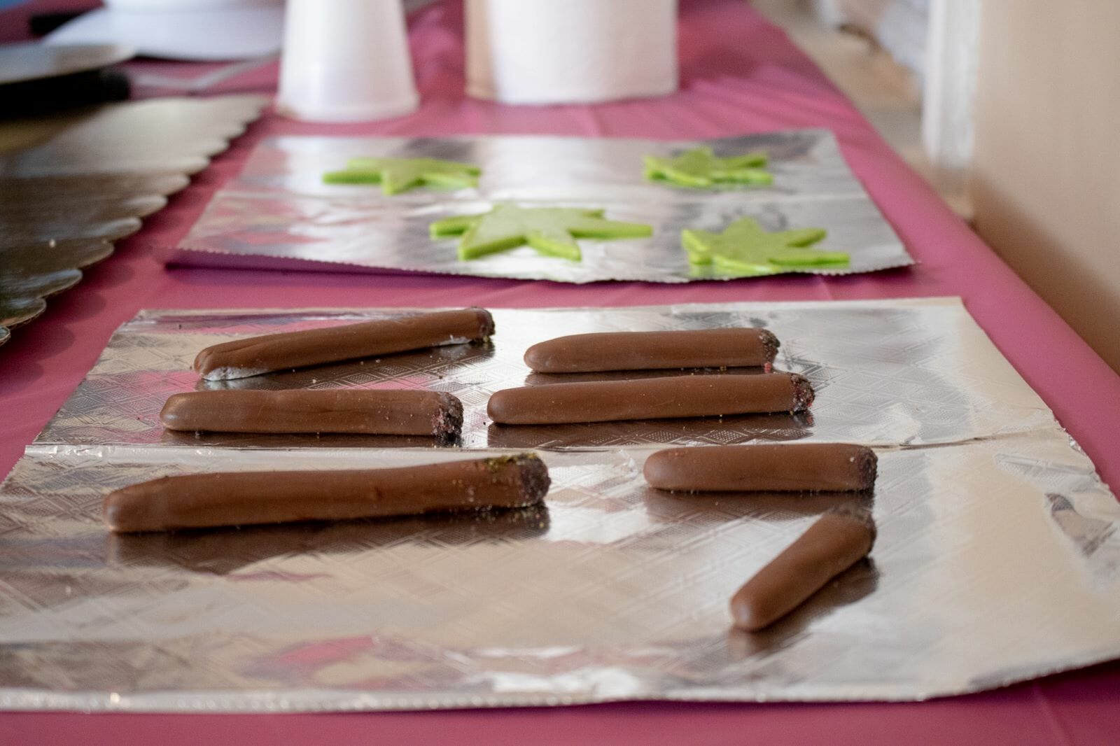 Seven pieces of candy (tootsie rolls) are shaped to look like joints, and the ends are dipped in colored sugar to resemble ash and embers