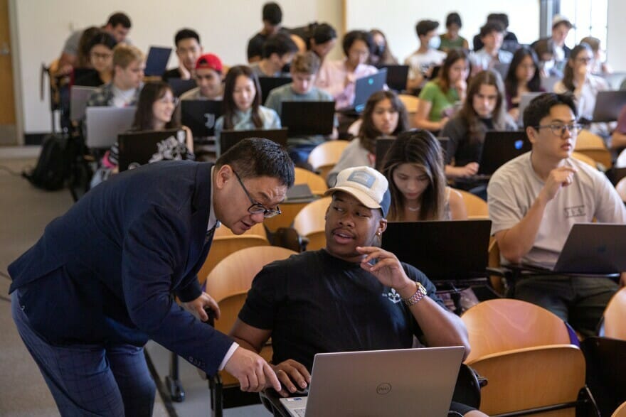Prof. Hongxi Yin in a classroom setting.