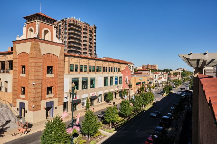 An eastward view of 47th Street on the Country Club Plaza.