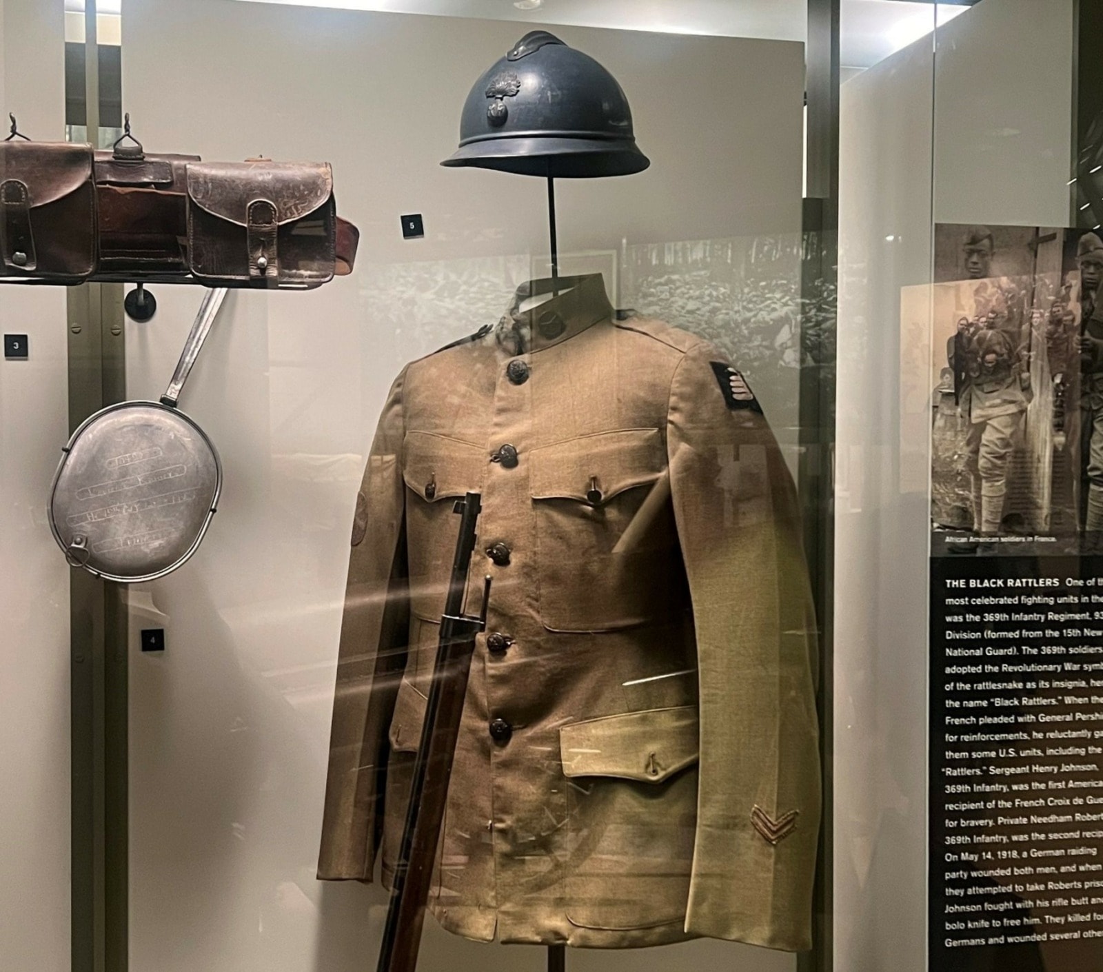 The National WWI Museum and Memorial displays a “Rattlers” uniform that includes a rattlesnake insignia on the left sleeve and also is accompanied by a French helmet, signifying the regiment served under French command in 1918.