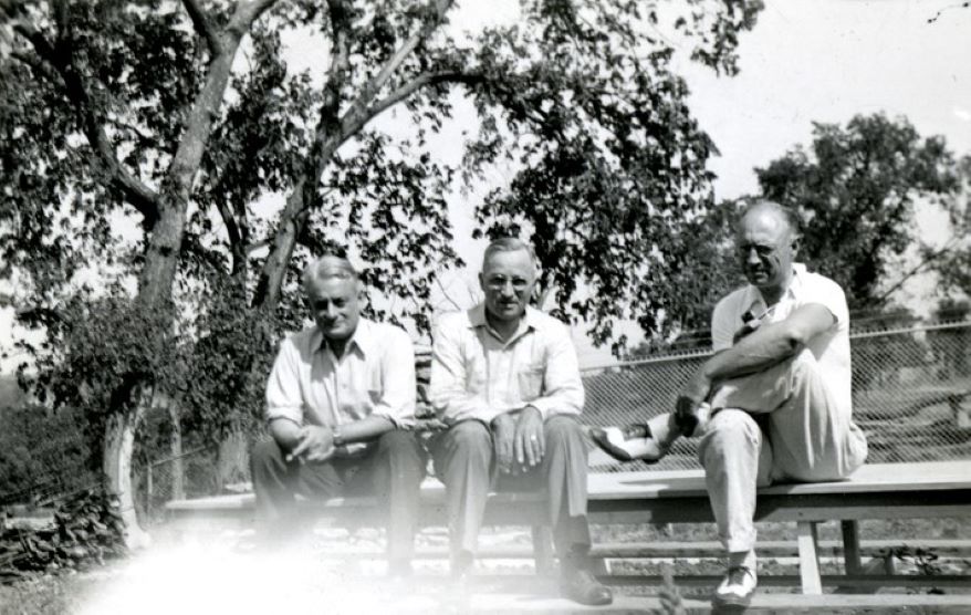 Harry Truman (center) posing with road engineers Alex Sachs, Democrat, (left) and Nathan Veatch, Republican, (right).